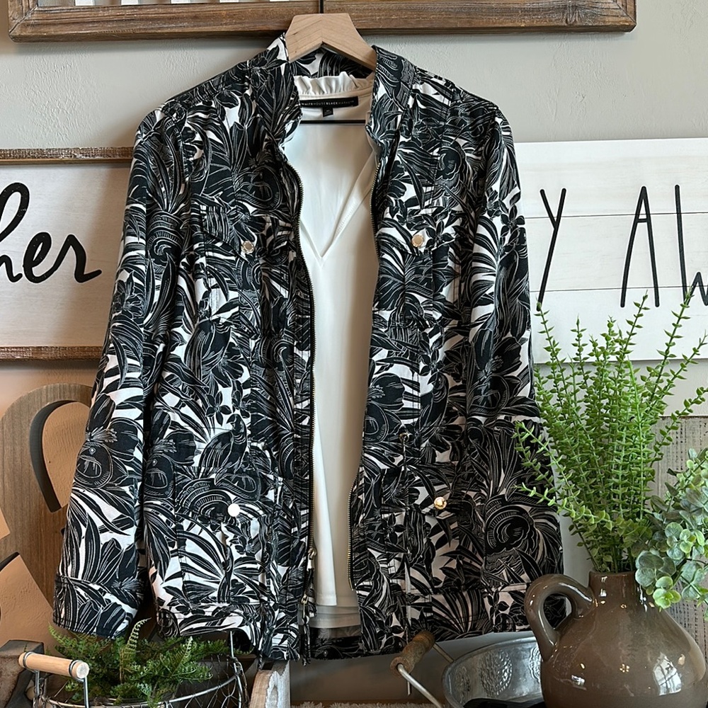 White House Black Market Jacket 🖤